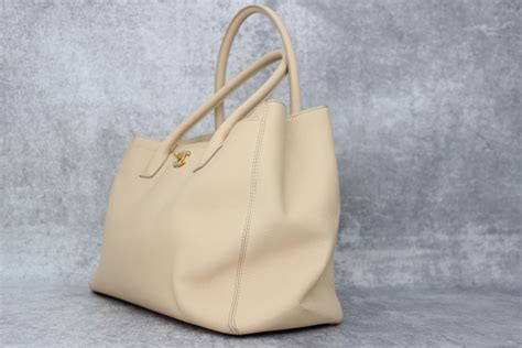 chanel cerf executive tote beige